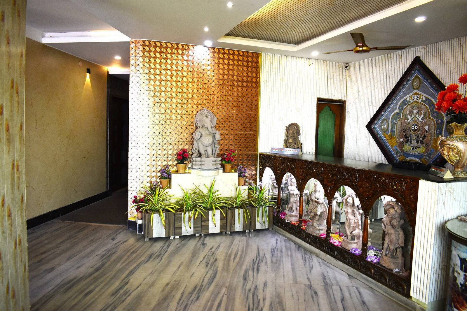 Sonali Hotel Puri exterior and guest stay area