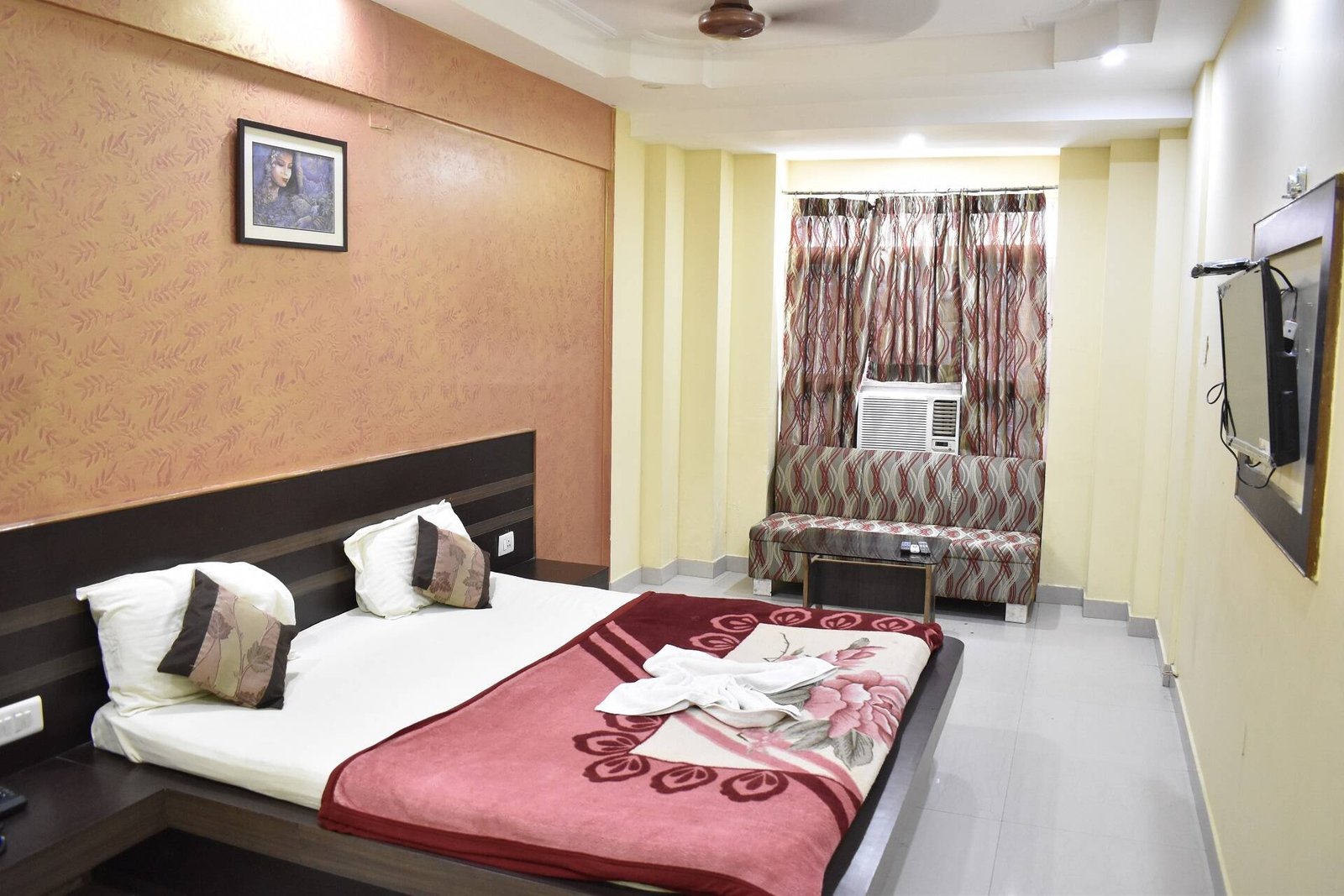 Sonali Hotel Puri guest area