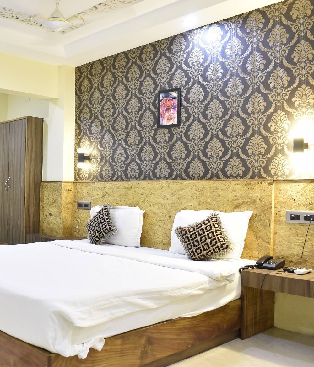 Premium double bed AC room at Sonali Hotel Puri